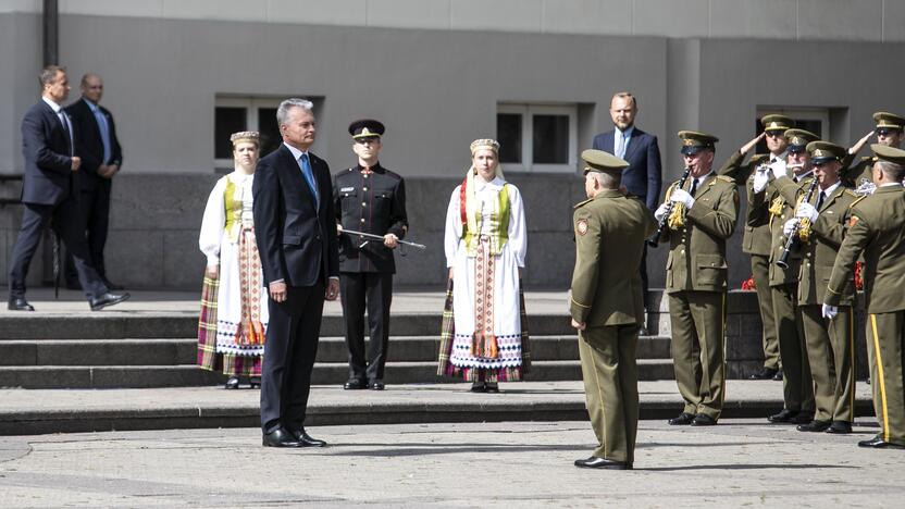 Kariūnams suteiktas pirmasis karininko laipsnis