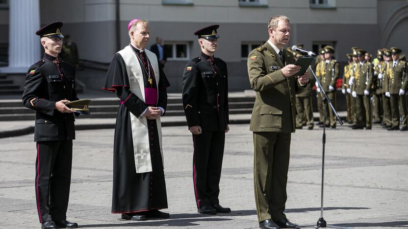 Kariūnams suteiktas pirmasis karininko laipsnis