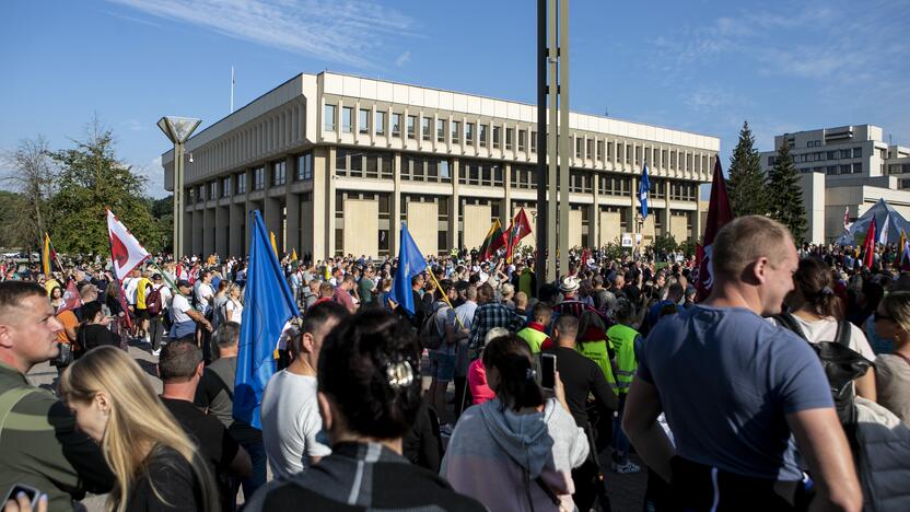 Protestas prie Seimo prieš COVID-19 ribojimus