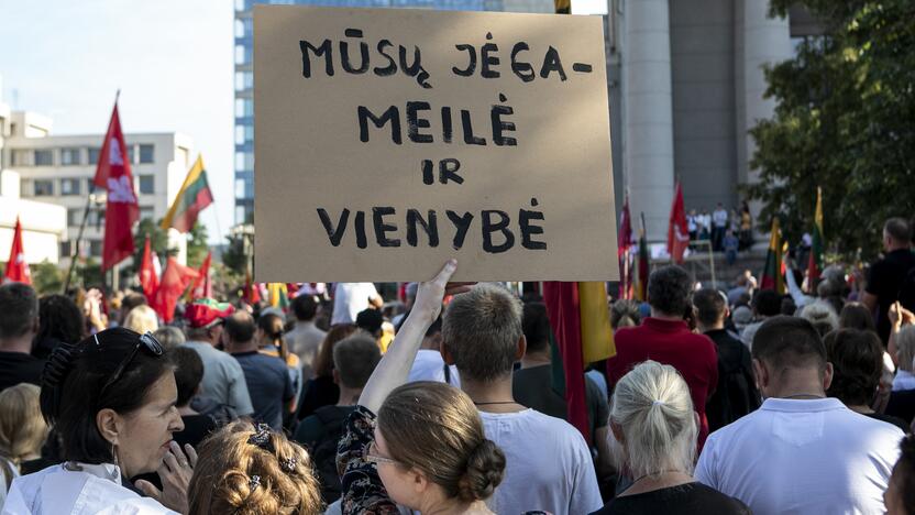 Protestas prie Seimo prieš COVID-19 ribojimus