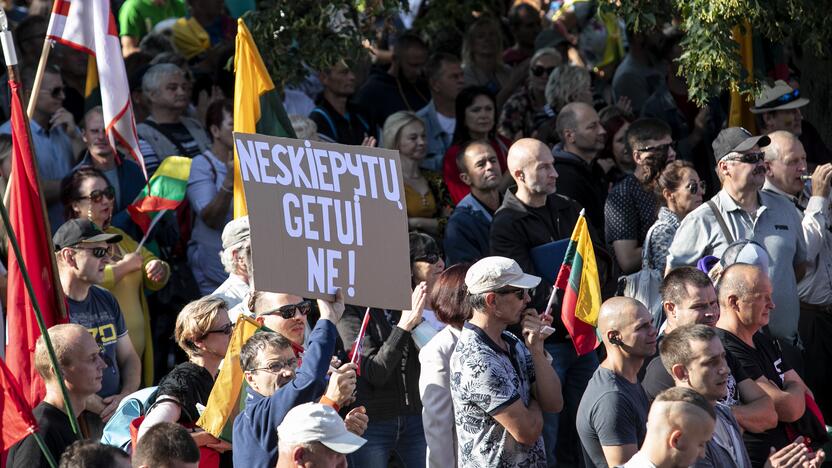 Protestas prie Seimo prieš COVID-19 ribojimus