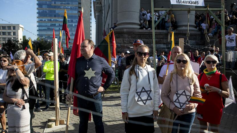 Protestas prie Seimo prieš COVID-19 ribojimus