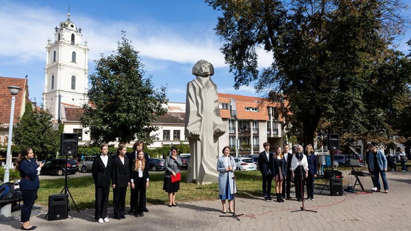 K. Sirvydo skvere atidengta A. Mickevičiaus skulptūra