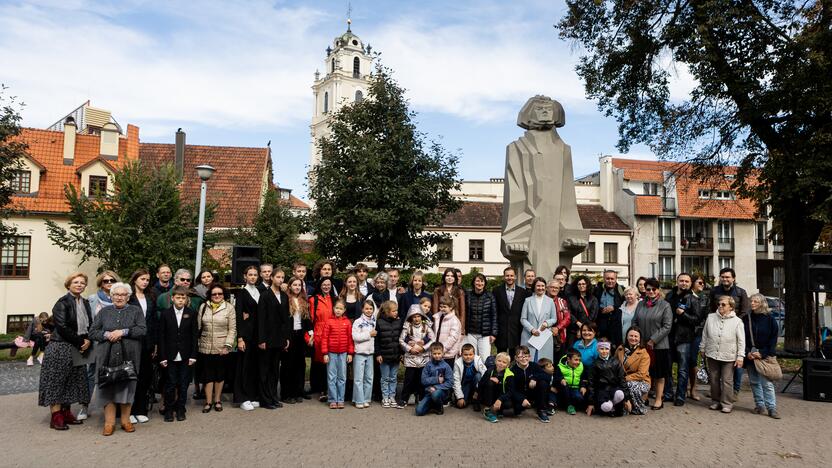 K. Sirvydo skvere atidengta A. Mickevičiaus skulptūra