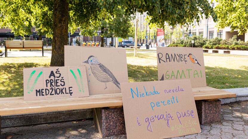 Protestas prieš naktinių taikiklių įteisinimą medžioklėje