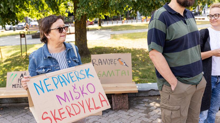 Protestas prieš naktinių taikiklių įteisinimą medžioklėje