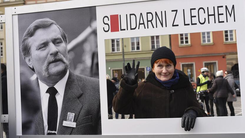 1943 — gimė buvęs Lenkijos prezidentas, 1983 metų Nobelio Taikos premijos laureatas Lech Walesa (Lechas Valensa).