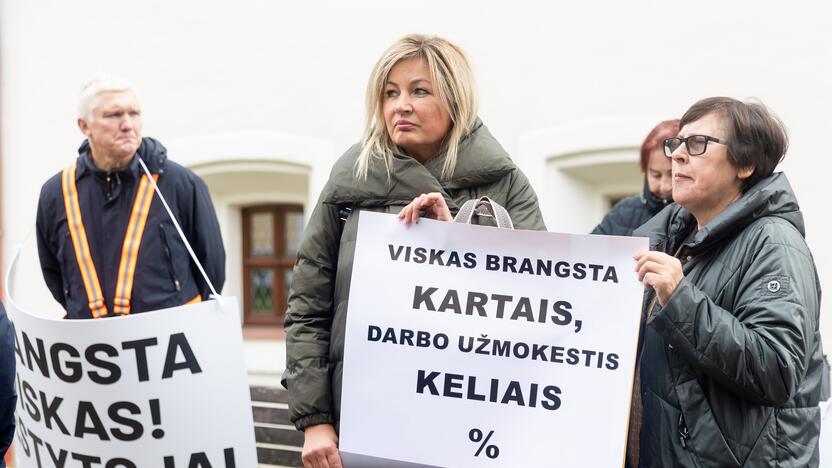 Dėstytojų protestas dėl mažų algų