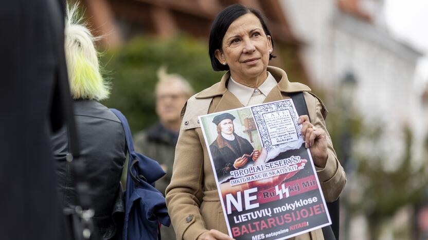 Protesto akcija prieš nacionalinių mokyklų uždarymą Baltarusijoje