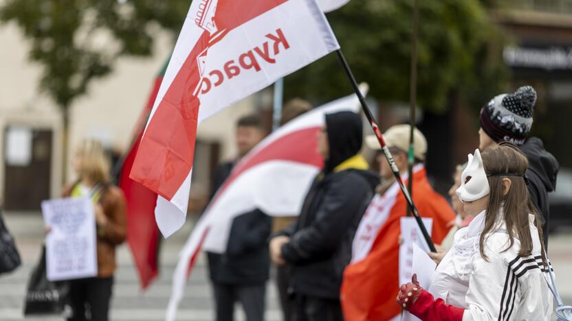 Protesto akcija prieš nacionalinių mokyklų uždarymą Baltarusijoje