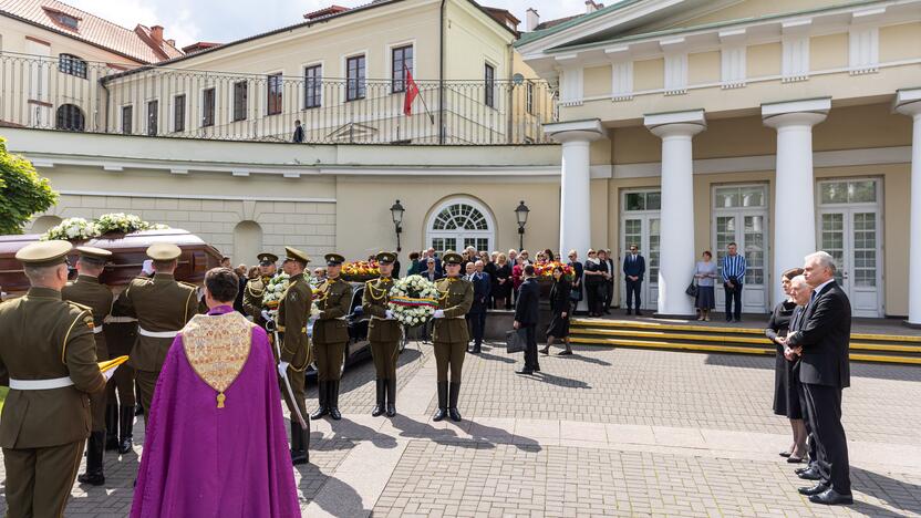 A. Adamkienės laidotuvės