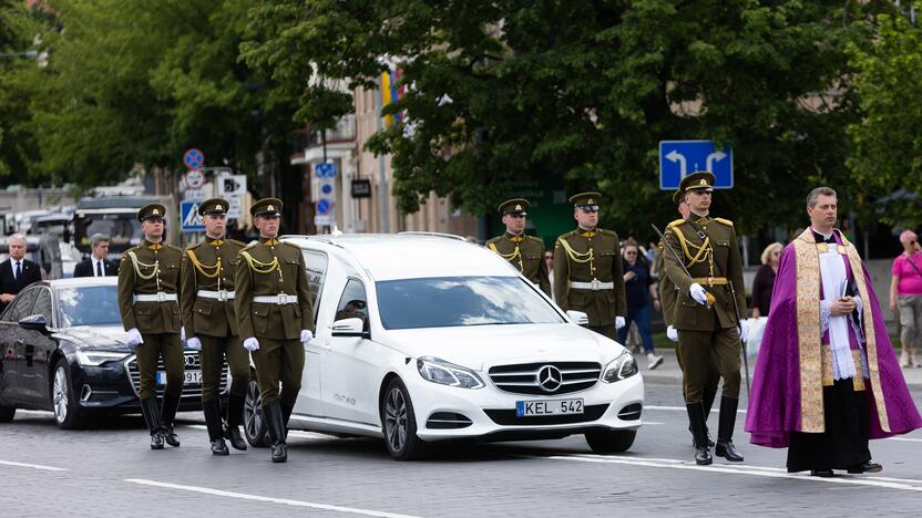 A. Adamkienės laidotuvės