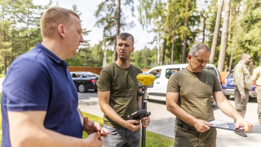 Seimo nariai apsilankė prabangiajame Gulbinų kvartale