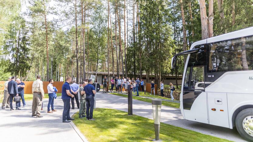 Seimo nariai apsilankė prabangiajame Gulbinų kvartale