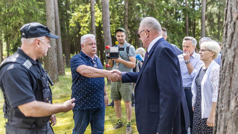 Seimo nariai apsilankė prabangiajame Gulbinų kvartale