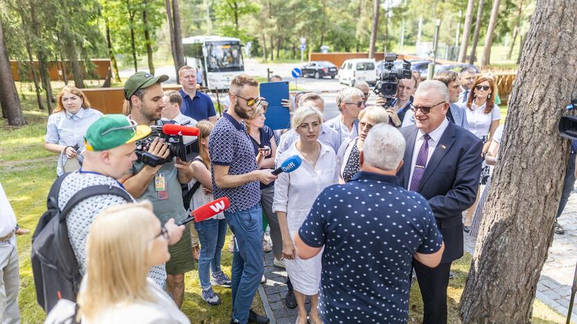 Seimo nariai apsilankė prabangiajame Gulbinų kvartale