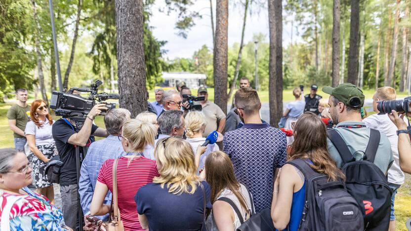 Seimo nariai apsilankė prabangiajame Gulbinų kvartale