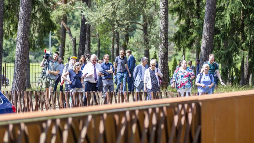 Seimo nariai apsilankė prabangiajame Gulbinų kvartale