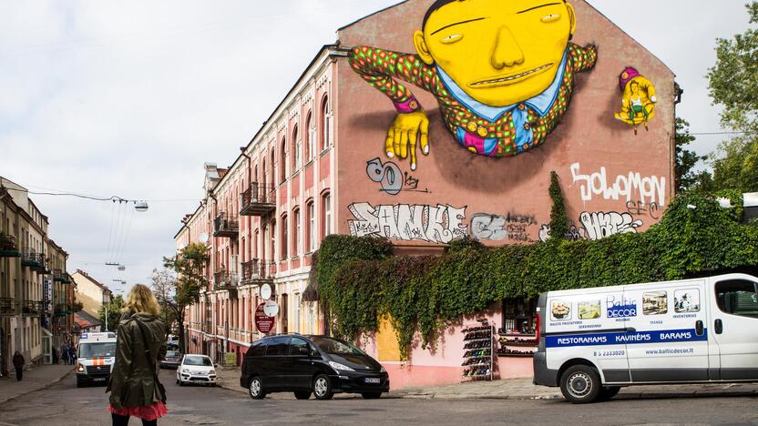 Brazilų meininkų „Osgemeos“ darbas festivaliui „Vilnius Street Art“