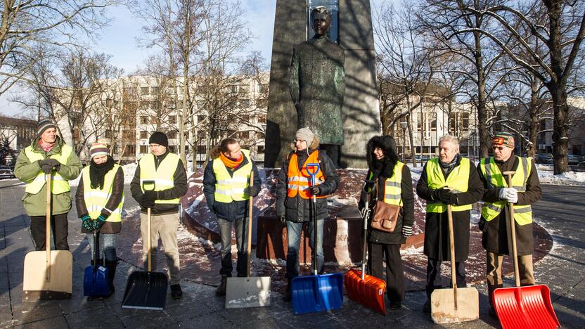 Kultūrinės spaudos atstovų protestas prie Vyriausybės