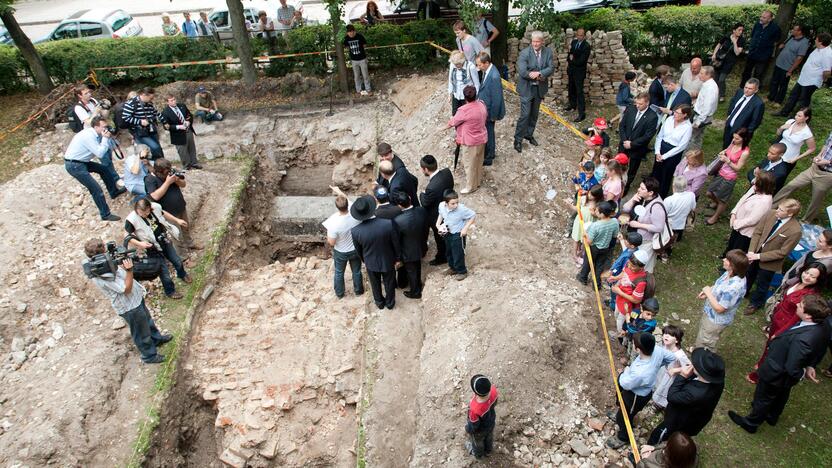 Vokiečių gatvėje 2011 m. buvo atkasti buvusios Vilniaus Didžiosios sinagogos fragmentai.