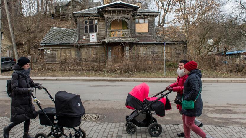 Realybė: išskirtinis medinės architektūros namas Užupyje kol kas atrodo apverktinai