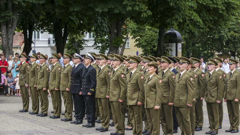 Karo akademijos absolventams – karininko laipsnis