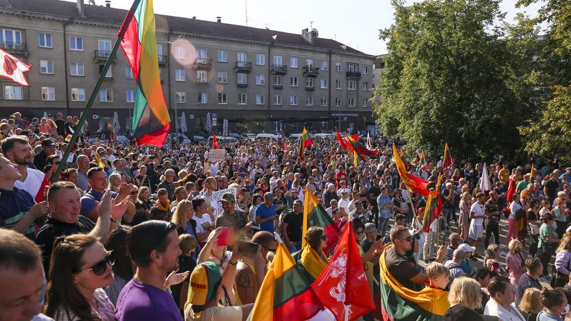 Protestas prie Seimo prieš COVID-19 ribojimus