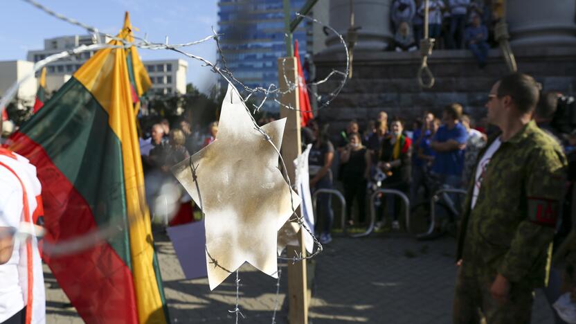 Protestas prie Seimo prieš COVID-19 ribojimus