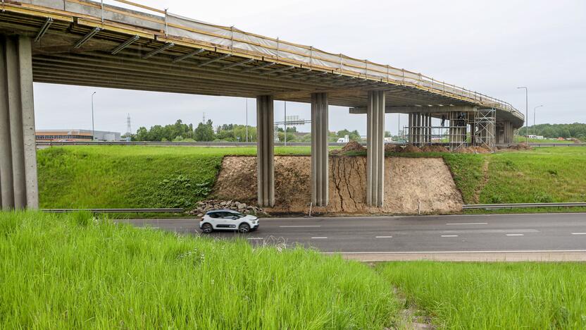 Situacija:  pernai šalyje buvo tvarkoma šešiolika tiltų ir dešimt viadukų.