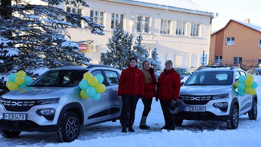 Vilkijos PSPC taip pat džiaugiasi įsigytais dviem tarnybiniais elektromobiliais, skirtais ambulatorines slaugos paslaugas namuose teikiančioms komandoms.