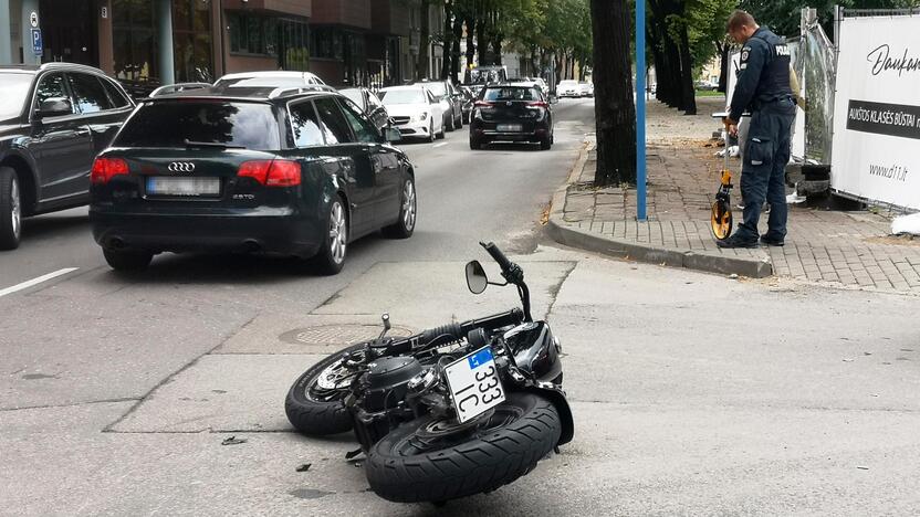  Dėmesys: T formos ir kitose sankryžose automobilių vairuotojai dažnai tiesiog nepamato motociklų ir jų nepraleidžia.