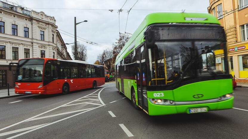 Statistika: 2023 m. Lietuvoje autobusais ir troleibusais pervežta 321 mln. keleivių.