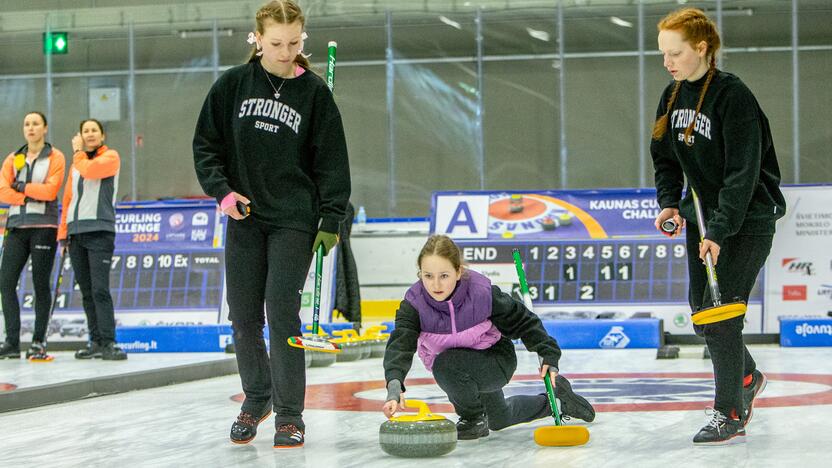 Startai: „Kaunas Curling Challenge“ turnyre jėgas išbandė dvylika komandų iš Lietuvos, Latvijos ir Ukrainos.