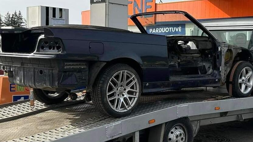 Apsimetėlis: iš garažo dingo BMW kabrioletas ir jo dalys, kurių vertė siekia 5 tūkst. eurų.