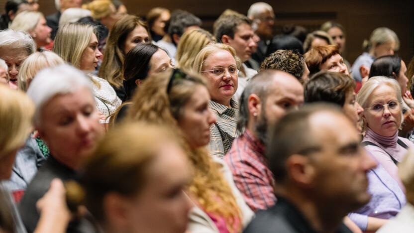 Apstu: susitikimų metu žiūrovai užduoda teatralams įvairių klausimų, kai kurie jų būna ir provokuojantys.