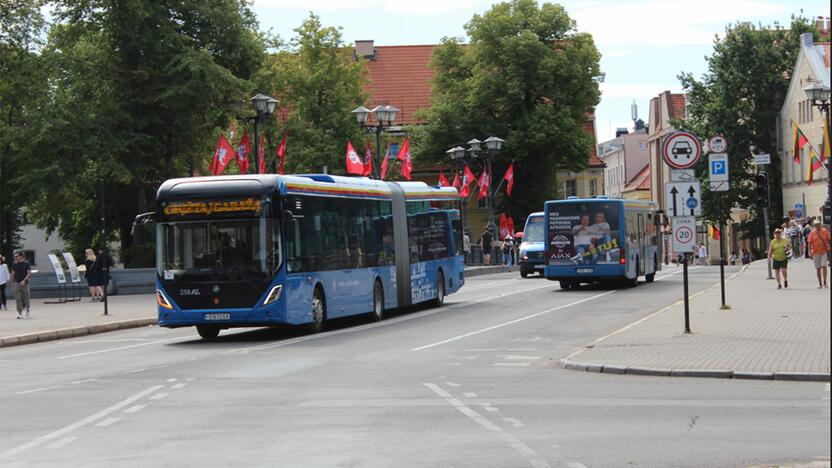 Įprasta: autobusų švieslentėse visada naudojamas tas pats užrašo šablonas, jis, kaip teigiama, tiesiog informuoja žmones, jog keleiviai nebevežami.