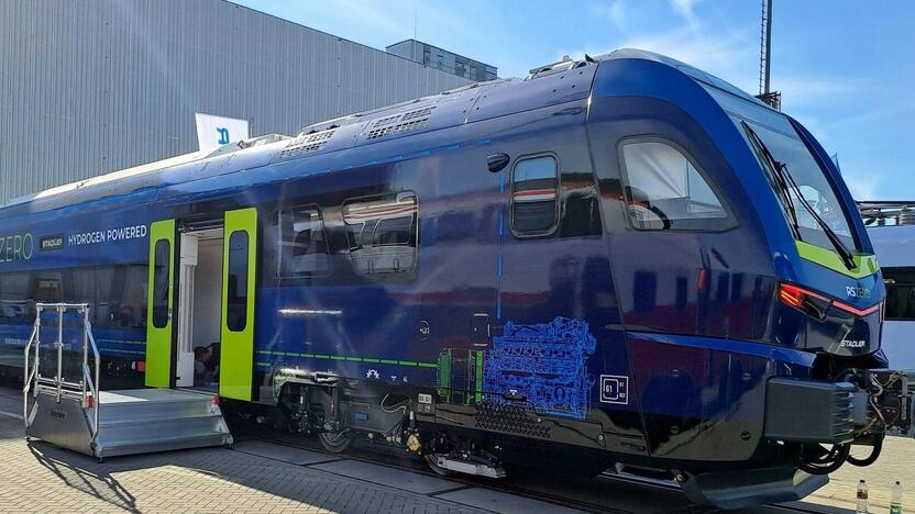 Eksponatas: parodos „InnoTrans“ lankytojų dėmesį traukė nulinės emisijos „Stadler RS Zero“, jo galimos versijos – visiškai elektrinis arba varomas vandeniliu.