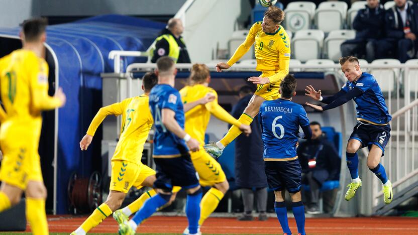 Finišas: Prištinos stadione lietuvių neišgelbėjo net raudona kortelė varžovams.