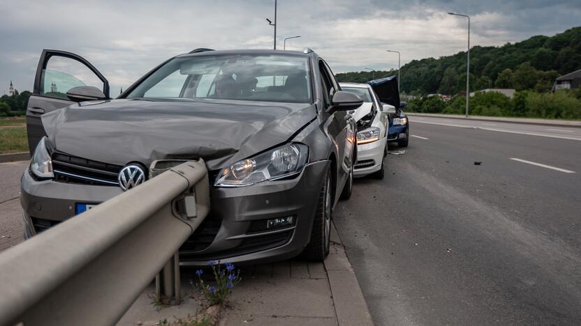  Schema: patyrę sukčiai veikia grupėje ir gali nepalikti šansų išvengti susidūrimo.