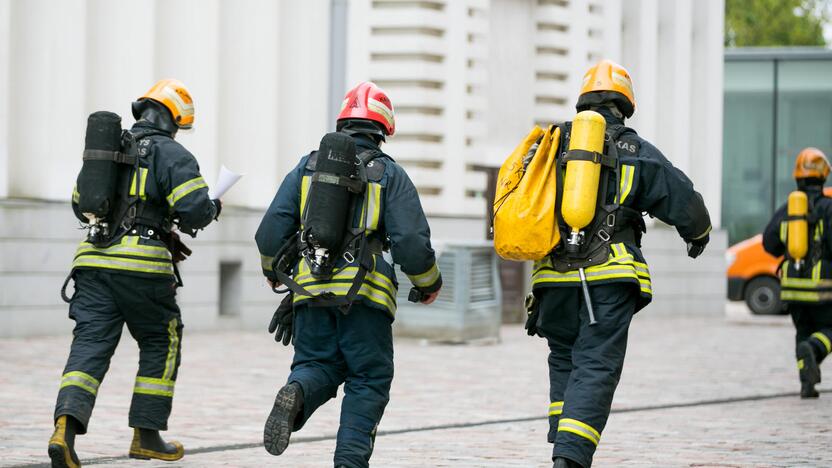 Kauno ugniagesių pratybos Prisikėlimo bažnyčioje