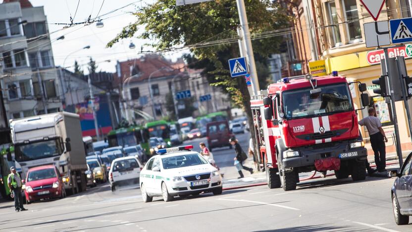 Avarija Savanorių prospekto kalno papėdėje