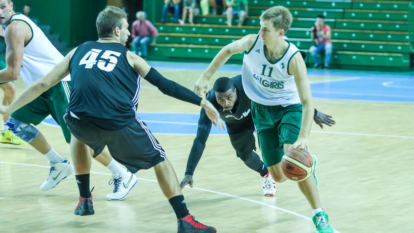 "Žalgiris" S.Butauto taurės finale po dramatiškos kovos nusileido VEF komandai 