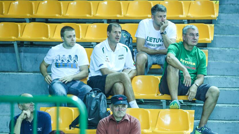 "Žalgiris" S.Butauto taurės finale po dramatiškos kovos nusileido VEF komandai 