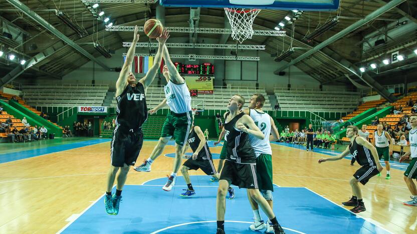 "Žalgiris" S.Butauto taurės finale po dramatiškos kovos nusileido VEF komandai 