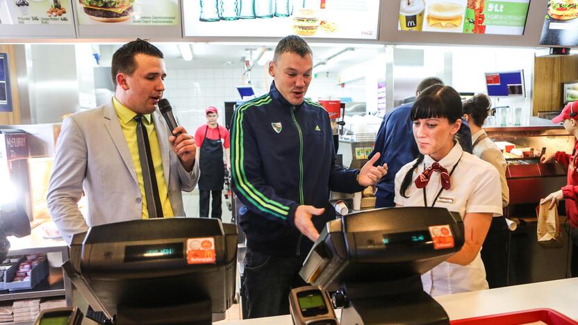 Žalgiriečiai greito maisto restorane McDonald's