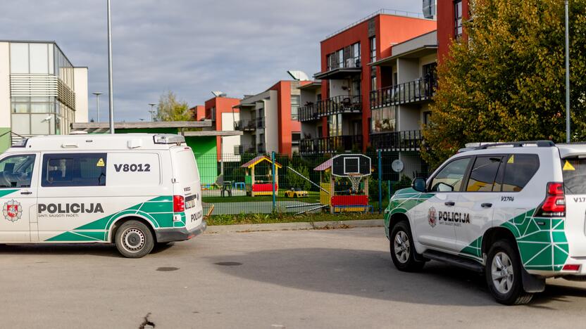 Ant stogo Vilniaus lopšelyje-darželyje rasti įtartini paketėliai