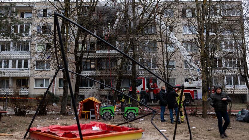 Keturis butus Viršuliškių daugiabutyje surijo liepsnos