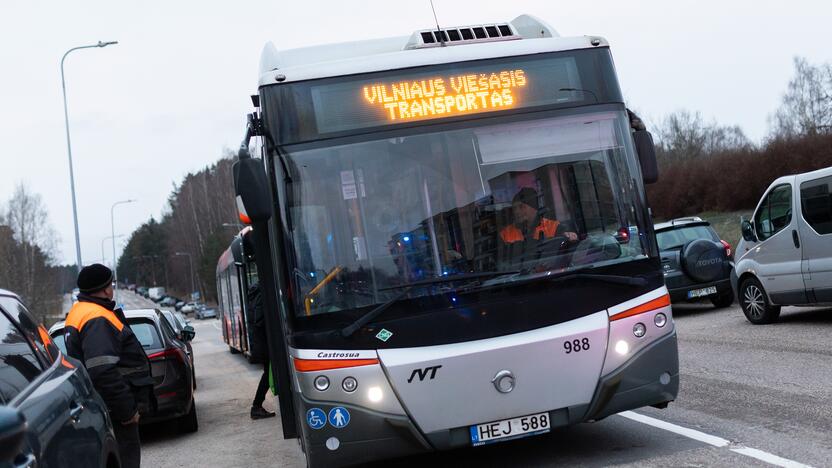 Keturis butus Viršuliškių daugiabutyje surijo liepsnos