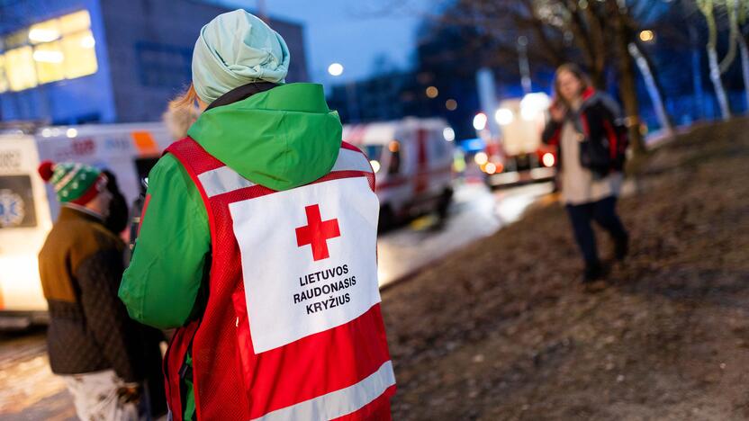 Keturis butus Viršuliškių daugiabutyje surijo liepsnos